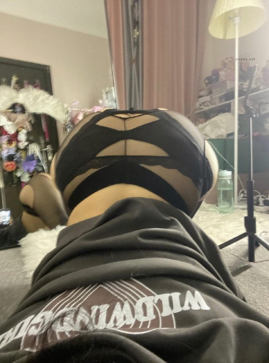 柒柒还活着 – 开裆黑丝【14P】